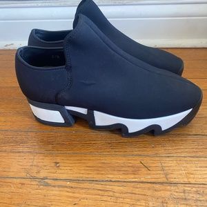 WES low top sneaker